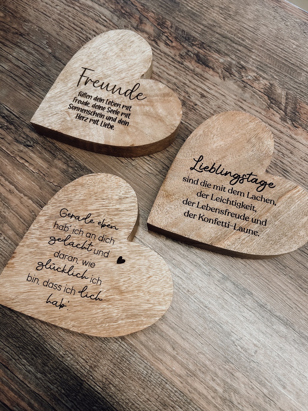 Holzherzen mit Sprüchen als Geschenkideen bei Thalhammer